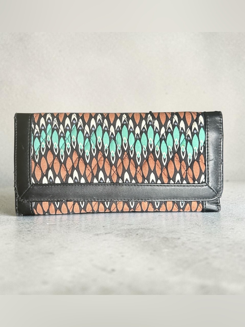 Vera Bradley Quilted Trifold Wallet retired
"Sierra Stream" pattern brown & teal